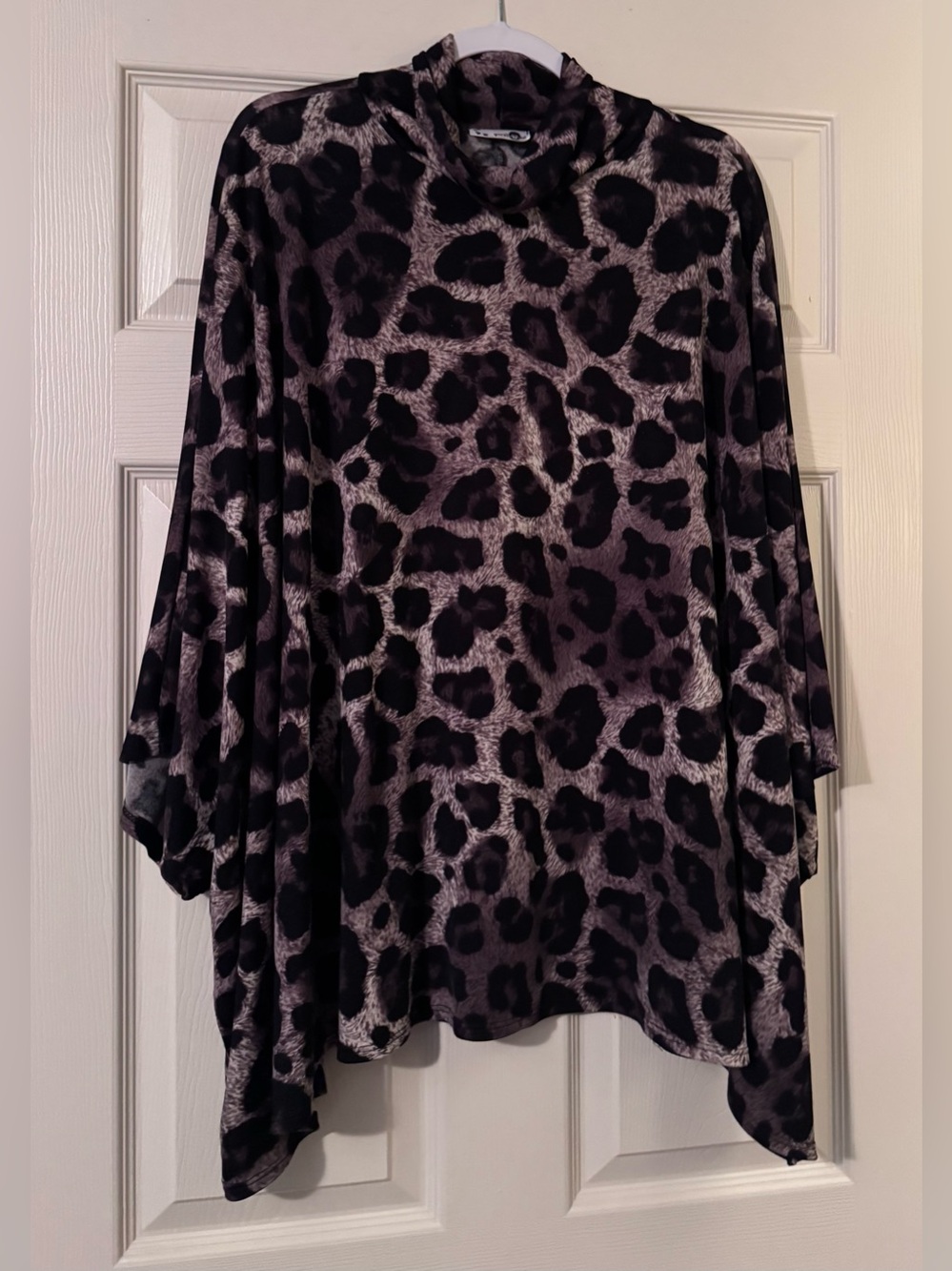 Leopard Print Flowing Poncho Top    Size 2X